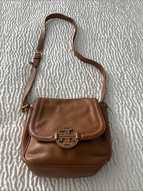 Tory Burch Handbags - Tory Burch Brown Leather Crossbody with Logo Turnlock